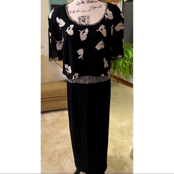 Fitting Image Women’s Black and Cream Lightweight Layered Midi Dress  24 Tall - Picture 1 of 10